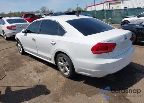 2012 Volkswagen Passat 2.5L Se z USA, uszkodzony, nr VIN 1VWBP7A34CC012643
